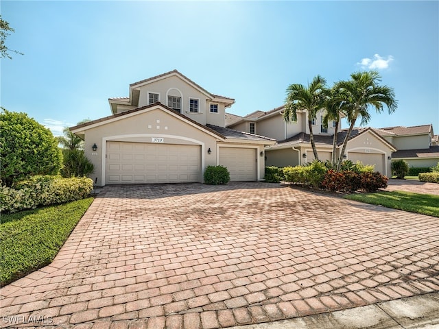 view of front property featuring a garage