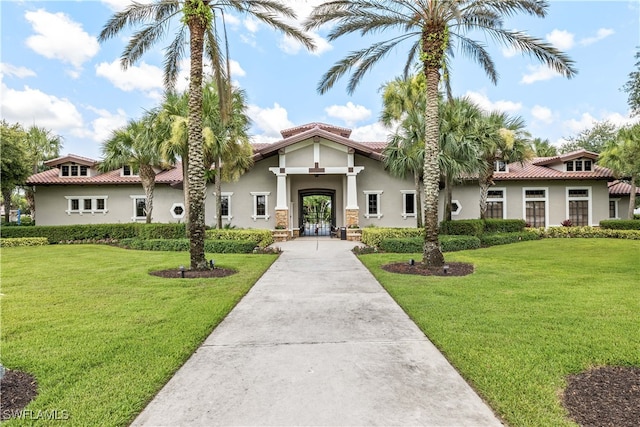 view of front facade featuring a front yard