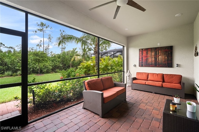 sunroom with ceiling fan