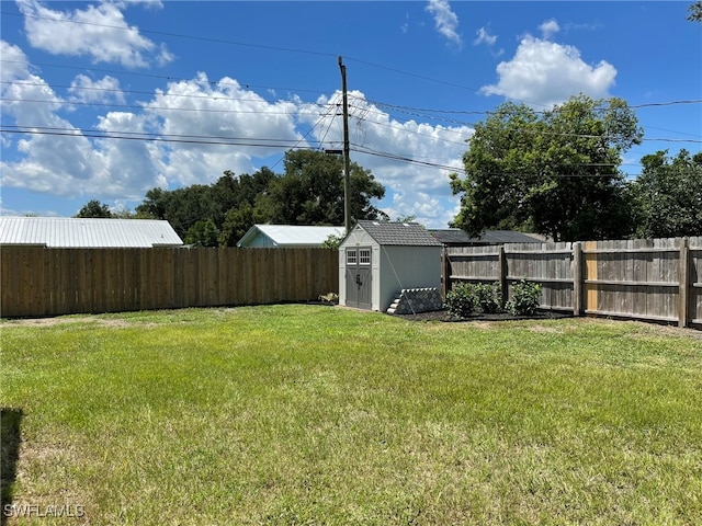 view of yard with a storage unit