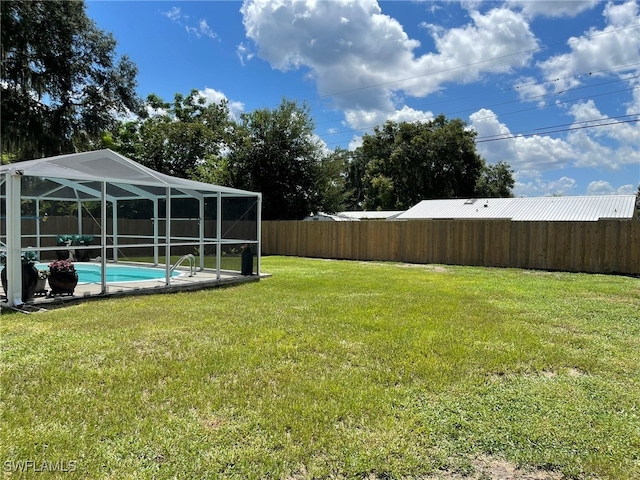 view of yard featuring a lanai and a fenced in pool