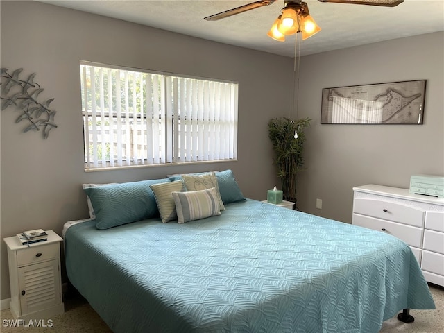 bedroom with ceiling fan