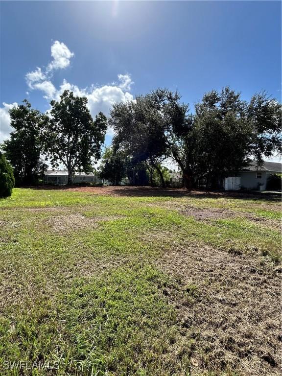 Listing photo 2 for 1225 SE 21st Ave, Cape Coral FL 33990