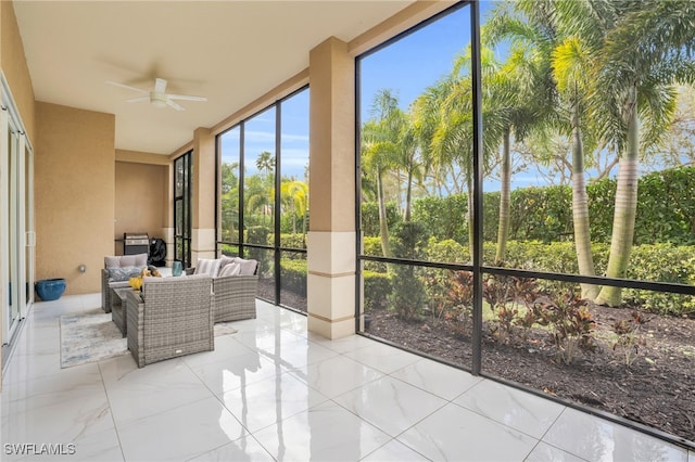 sunroom with ceiling fan