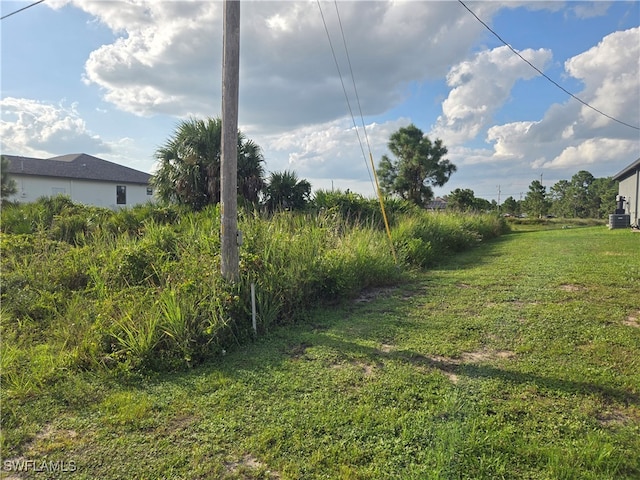 Listing photo 3 for 843 Colyer St E, Lehigh Acres FL 33974