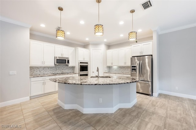 kitchen with sink, stainless steel appliances, pendant lighting, and tasteful backsplash