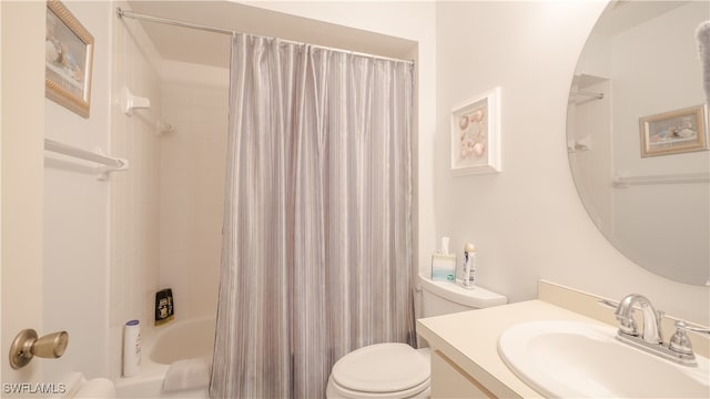 full bathroom featuring toilet, shower / bath combo with shower curtain, and vanity