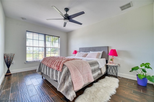 bedroom featuring ceiling fan