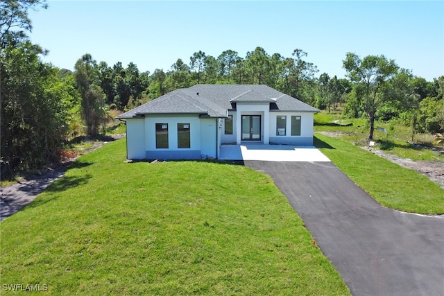 view of front of house featuring a front lawn