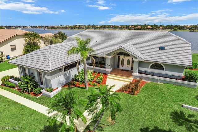 view of front of home featuring a water view and a front lawn