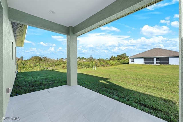 view of yard featuring a patio area