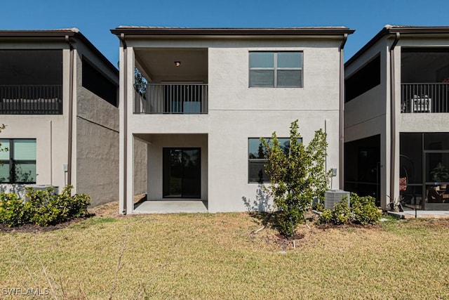 view of front facade with a front yard