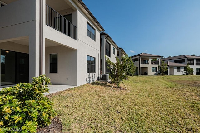 view of yard with central AC