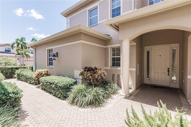 property entrance featuring stucco siding