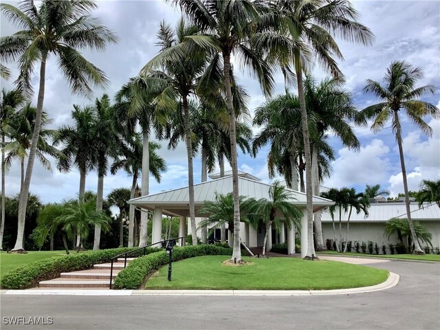 view of front of house with a front lawn