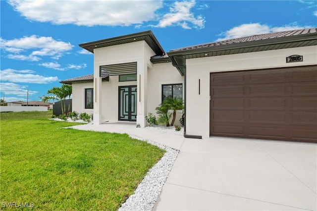 view of front facade with a garage and a front yard