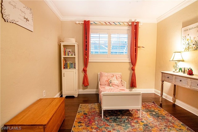 living area with baseboards, dark wood-type flooring, and crown molding