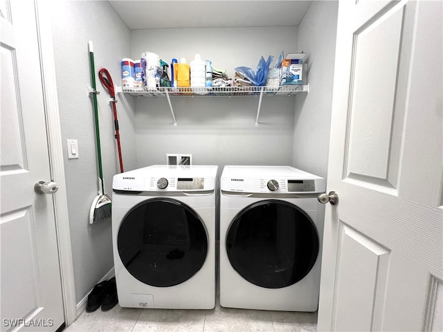 laundry area featuring light tile patterned floors and independent washer and dryer