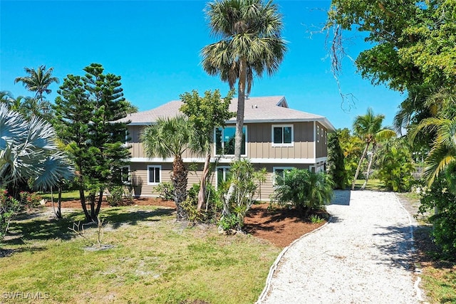 view of front of property with a front lawn