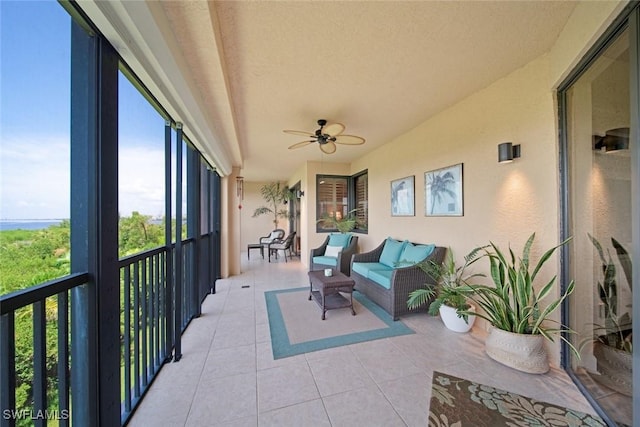 sunroom featuring ceiling fan