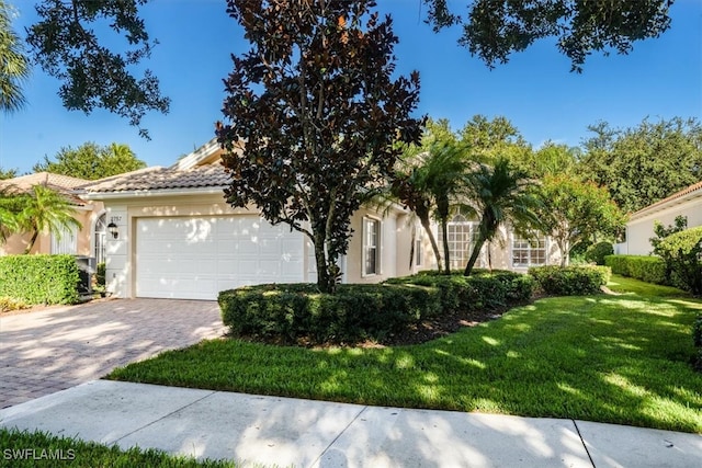 view of front of house featuring a front yard and a garage