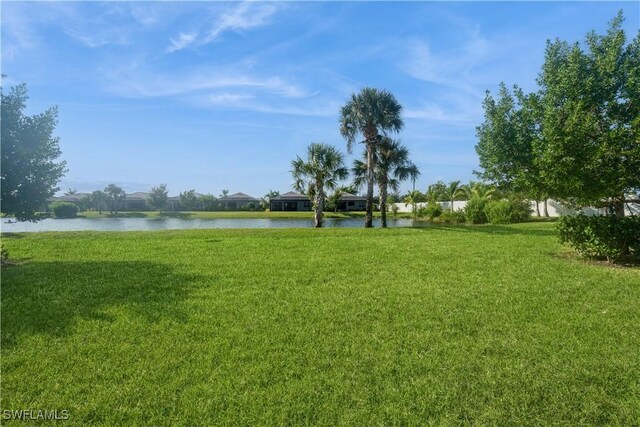 view of yard featuring a water view