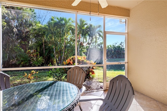 sunroom / solarium with ceiling fan