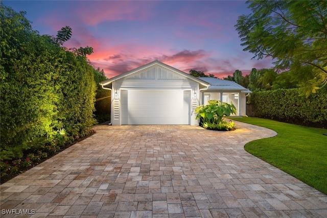 view of front of property featuring a garage