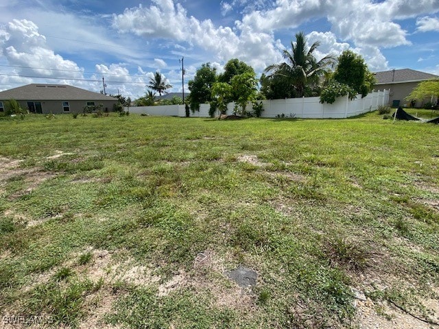 Listing photo 2 for 1212 NE 15th Ter, Cape Coral FL 33909