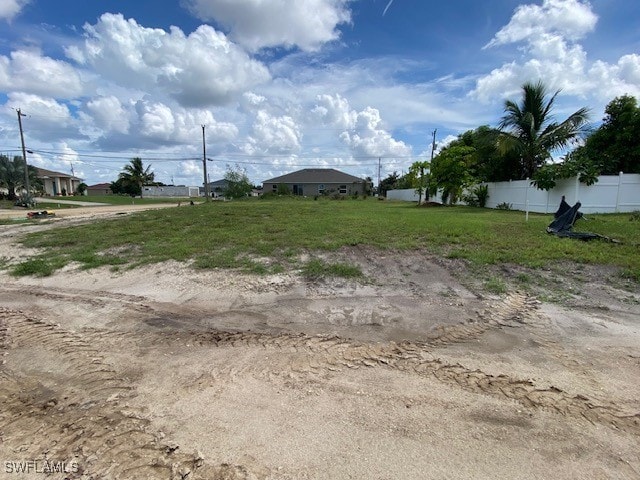 Listing photo 3 for 1212 NE 15th Ter, Cape Coral FL 33909