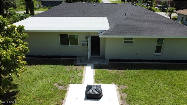 bungalow featuring a front yard