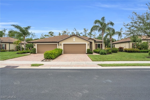 view of front facade featuring a garage and a front yard