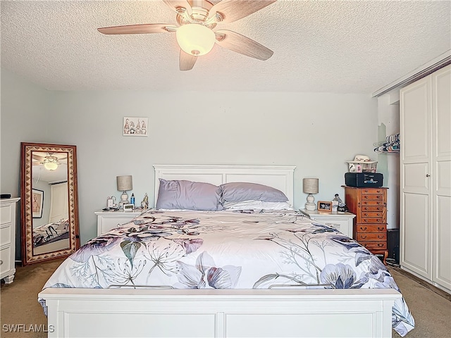 bedroom with ceiling fan, a textured ceiling, and carpet floors