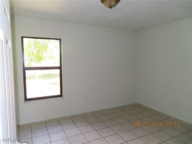 spare room featuring light tile patterned floors