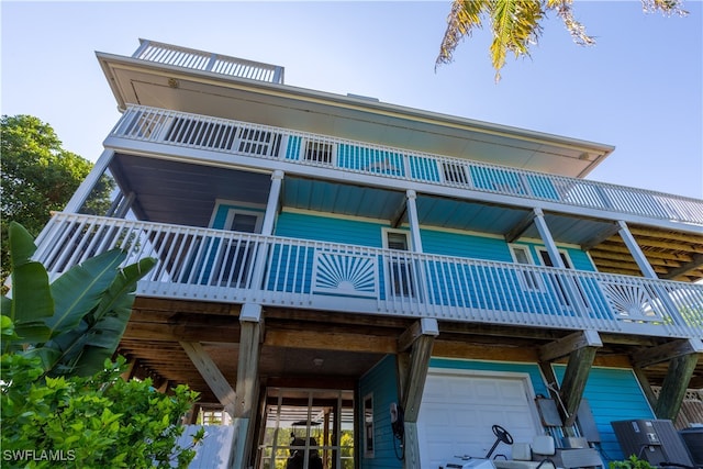 exterior space featuring a balcony