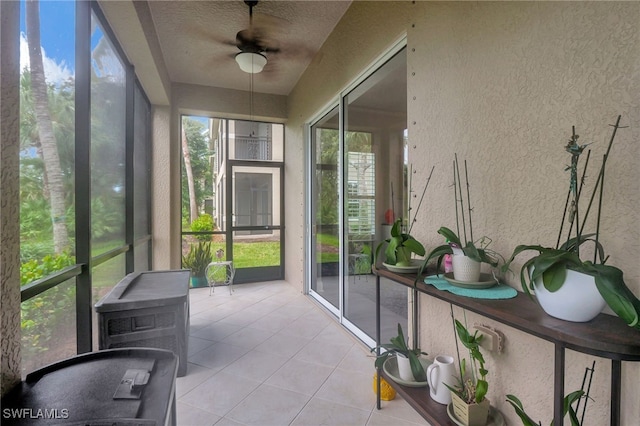 sunroom / solarium with a ceiling fan