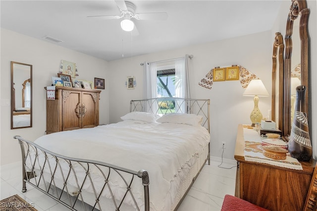 bedroom with ceiling fan