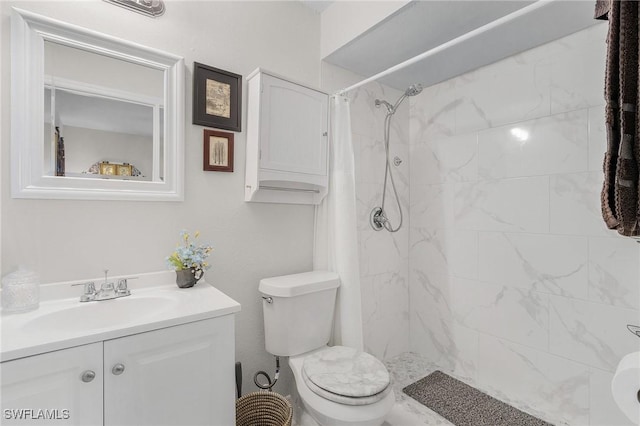 full bath featuring toilet, tiled shower, and vanity