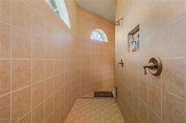 full bath with tiled shower