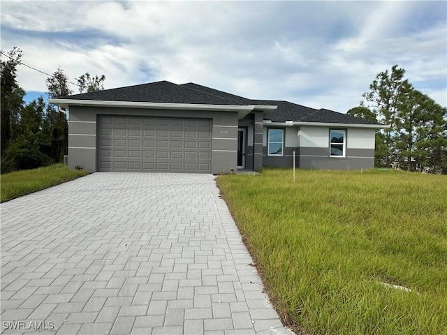 view of front facade featuring a garage