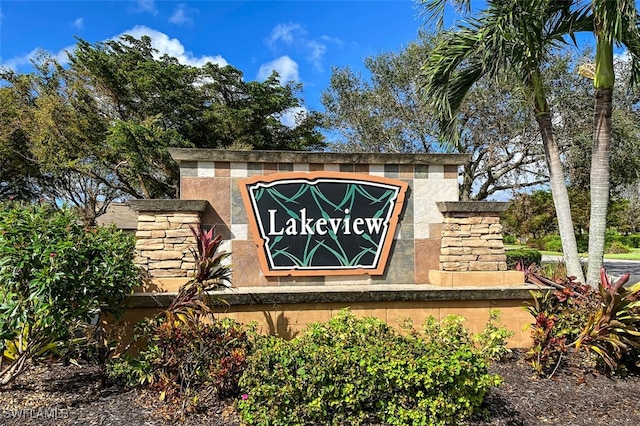 view of community / neighborhood sign