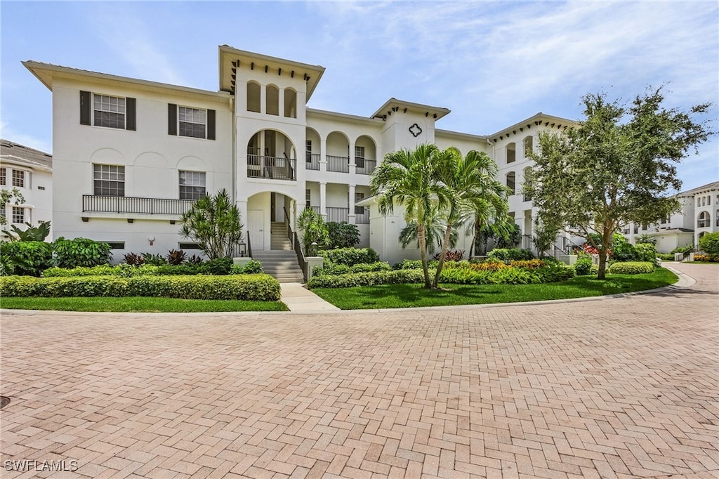 view of front of property with stucco siding