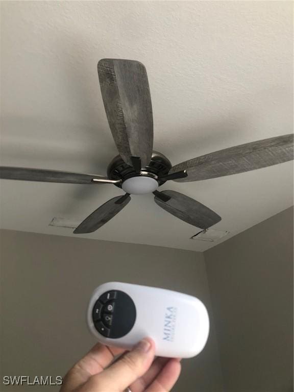 room details featuring a ceiling fan