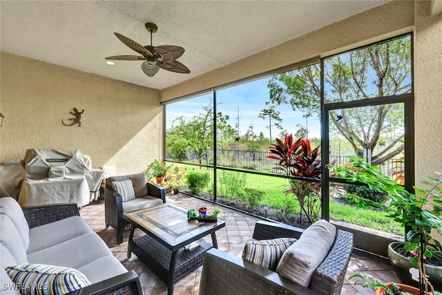 sunroom with ceiling fan