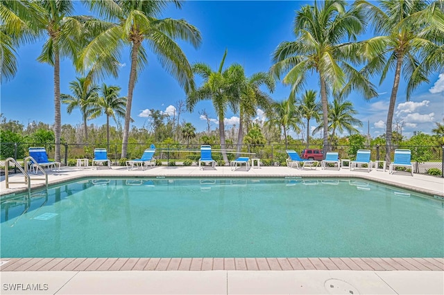 view of swimming pool