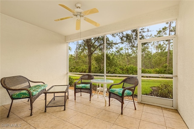 sunroom / solarium with ceiling fan