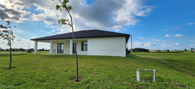 back of house featuring a yard