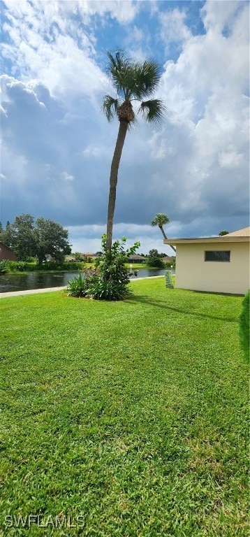 view of yard featuring a water view