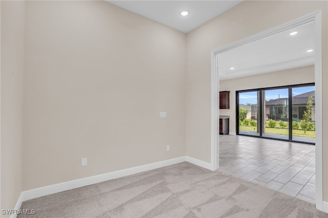 view of carpeted spare room