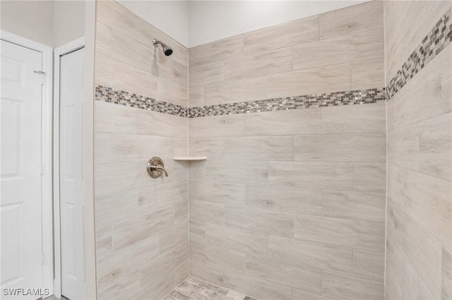 bathroom featuring tiled shower